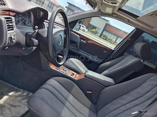 Mercedes E 200-7