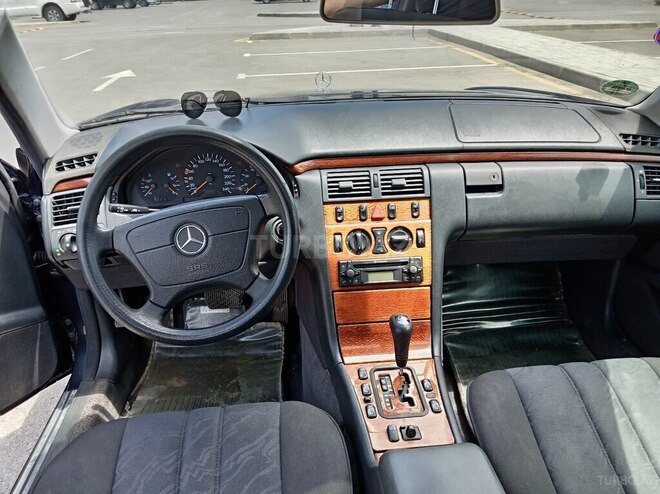 Mercedes E 200-8