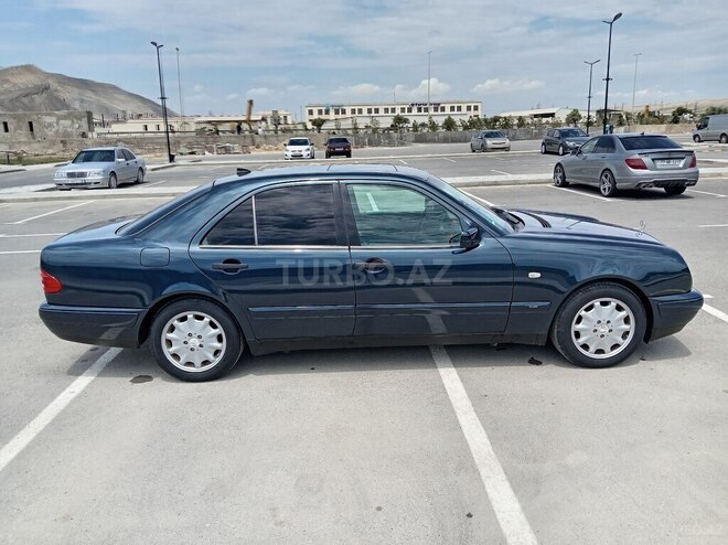 Mercedes E 200-13