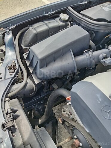 Mercedes E 200-19