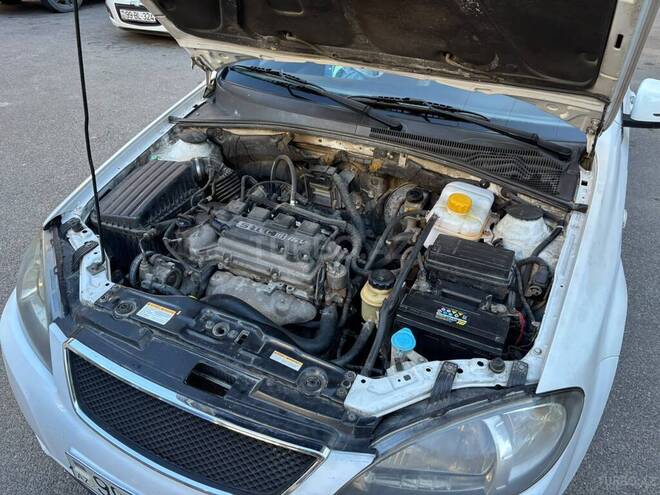 Daewoo Gentra-11