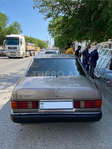 Mercedes 190-4