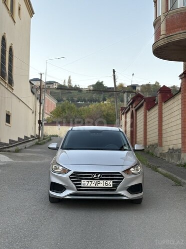 Hyundai Accent-11