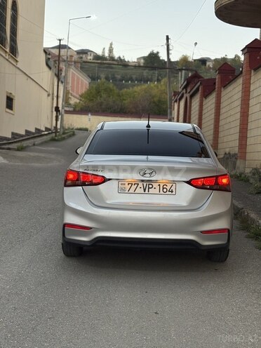 Hyundai Accent-8