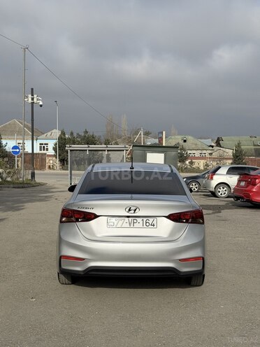 Hyundai Accent-3