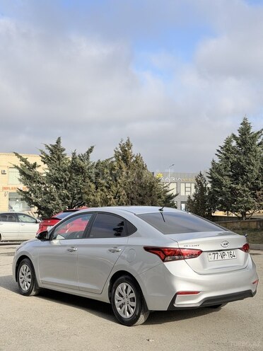 Hyundai Accent-2
