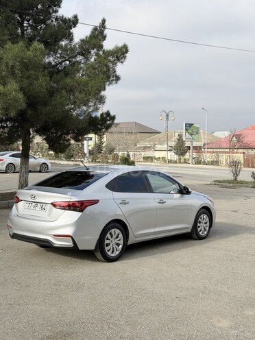 Hyundai Accent-4
