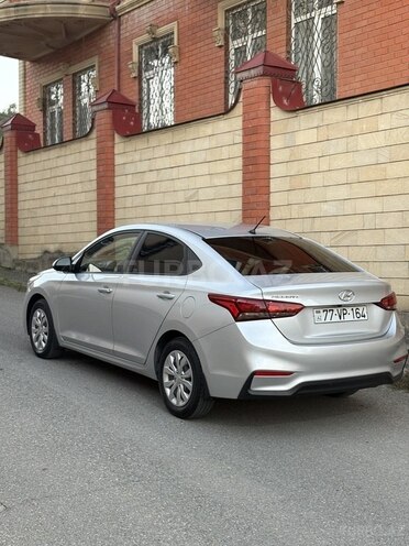 Hyundai Accent-13
