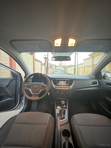 Hyundai Accent-9