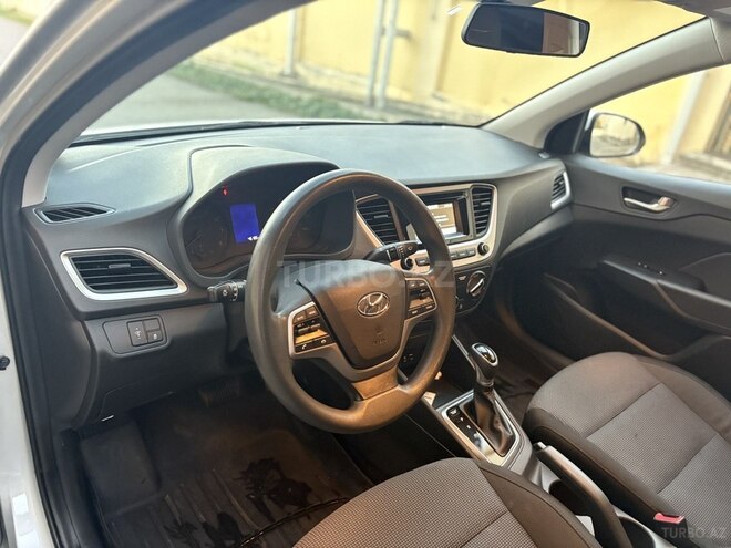 Hyundai Accent-10