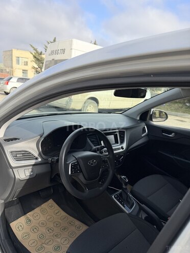 Hyundai Accent-7