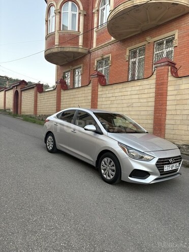 Hyundai Accent-15