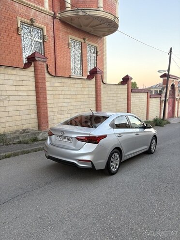 Hyundai Accent-14