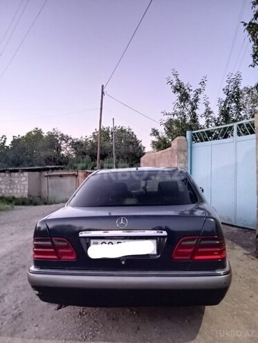 Mercedes E 290-2