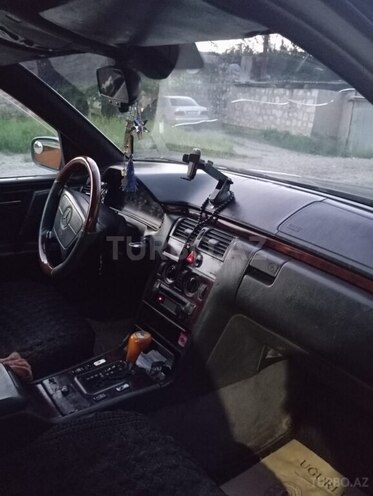 Mercedes E 290-4