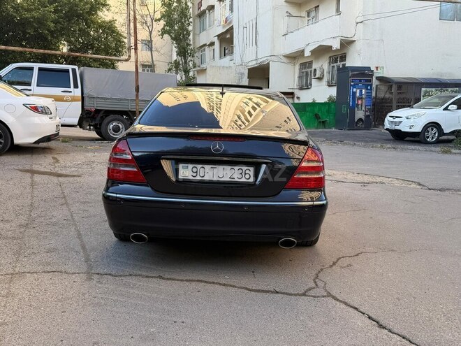 Mercedes E 270-4