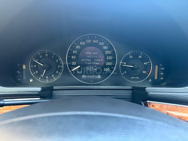 Mercedes E 270-10