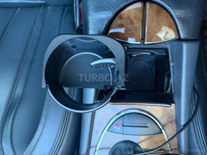 Mercedes E 270-12