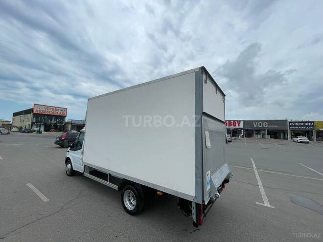 Ford Transit-16