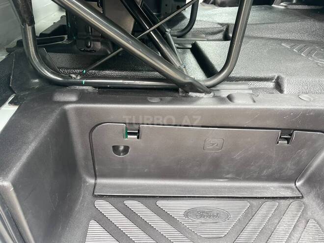 Ford Transit-9