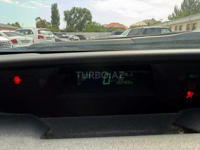 Toyota Prius-5