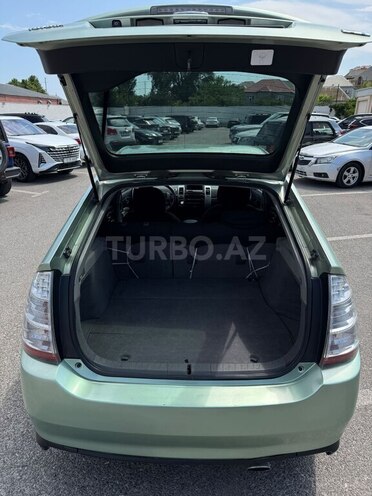 Toyota Prius-12