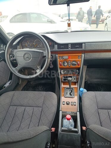 Mercedes E 220-10