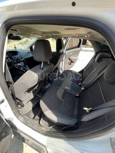 Ford Focus-17