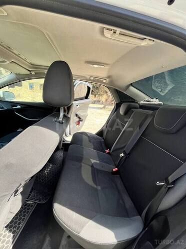 Ford Focus-20
