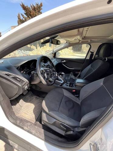 Ford Focus-18