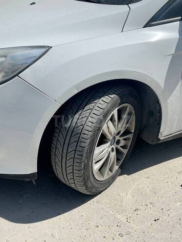 Ford Focus-10