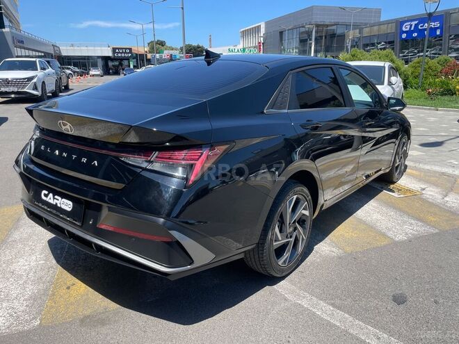 Hyundai Elantra-11