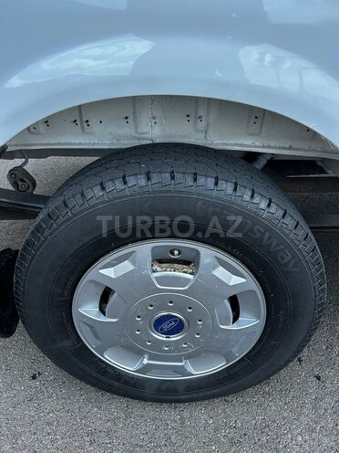 Ford Transit-8