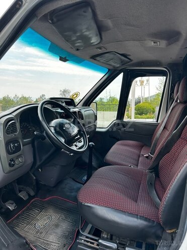 Ford Transit-12