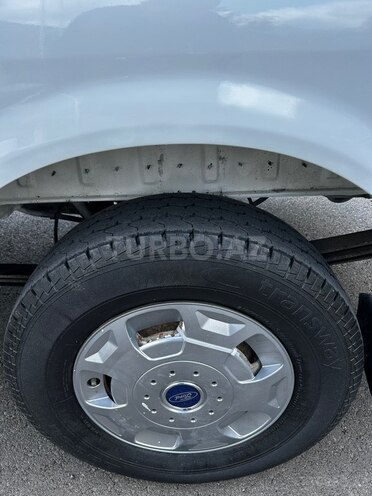 Ford Transit-10