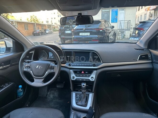 Hyundai Elantra-6