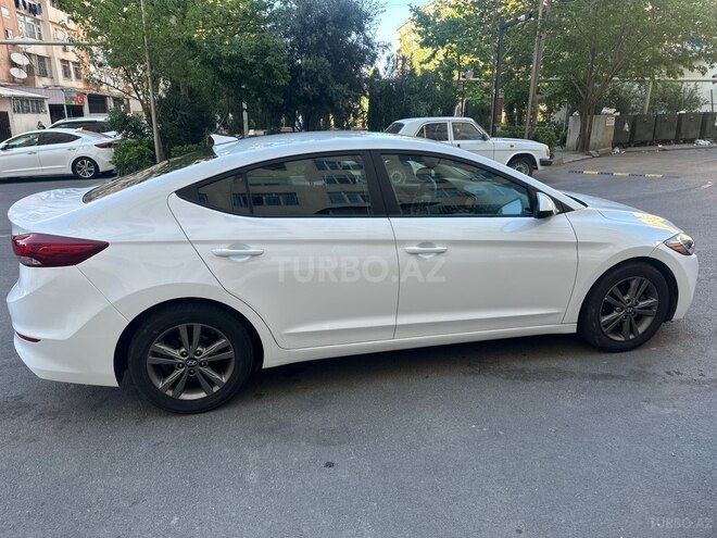 Hyundai Elantra-3
