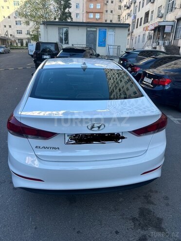 Hyundai Elantra-2