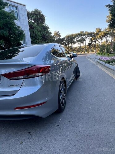Hyundai Elantra-4
