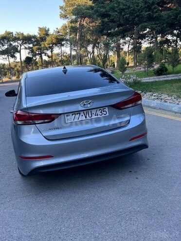 Hyundai Elantra-5