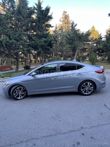 Hyundai Elantra-8