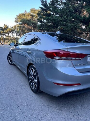 Hyundai Elantra-3