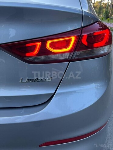 Hyundai Elantra-12