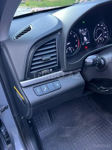 Hyundai Elantra-14