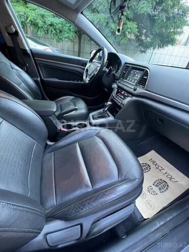 Hyundai Elantra-19