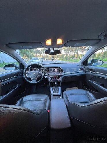 Hyundai Elantra-17