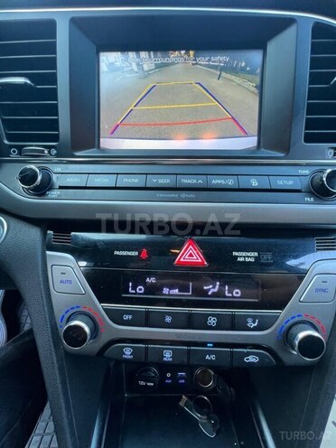 Hyundai Elantra-18