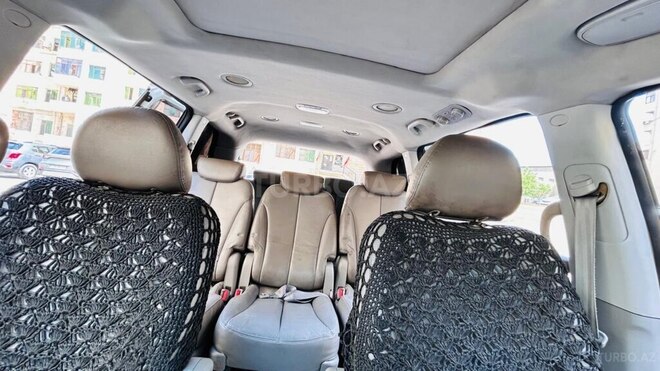 Kia Carnival-8