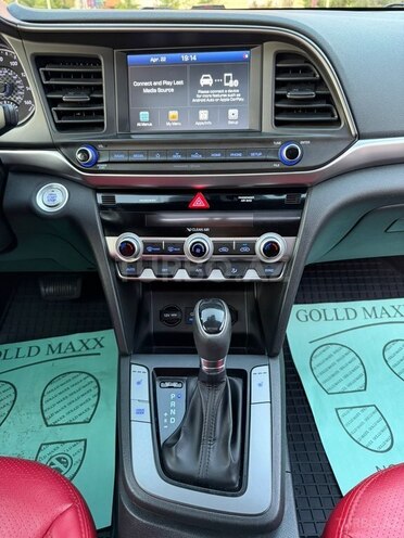 Hyundai Elantra-15