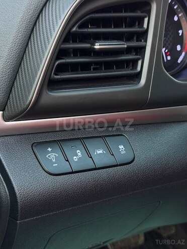 Hyundai Elantra-17